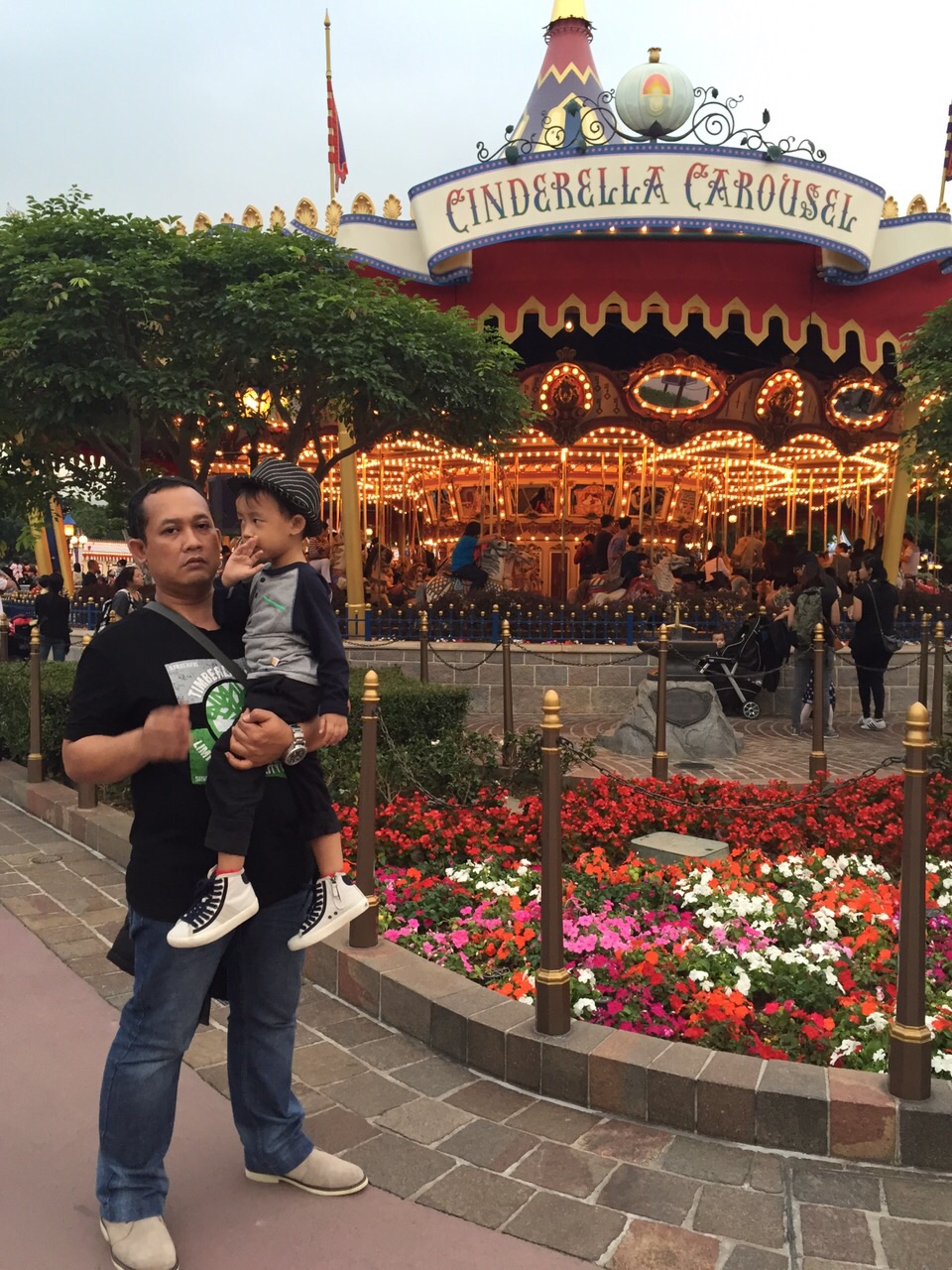 Day 2 : Ngong Ping 360 – Disneyland  rarairroppoi